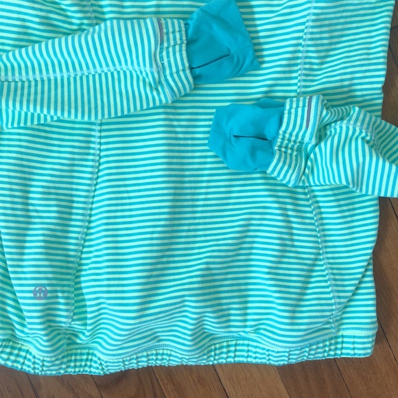 Lululemon excellent striped soft pullover size 6 Amazing EUC worn very few times - Picture 6 of 9